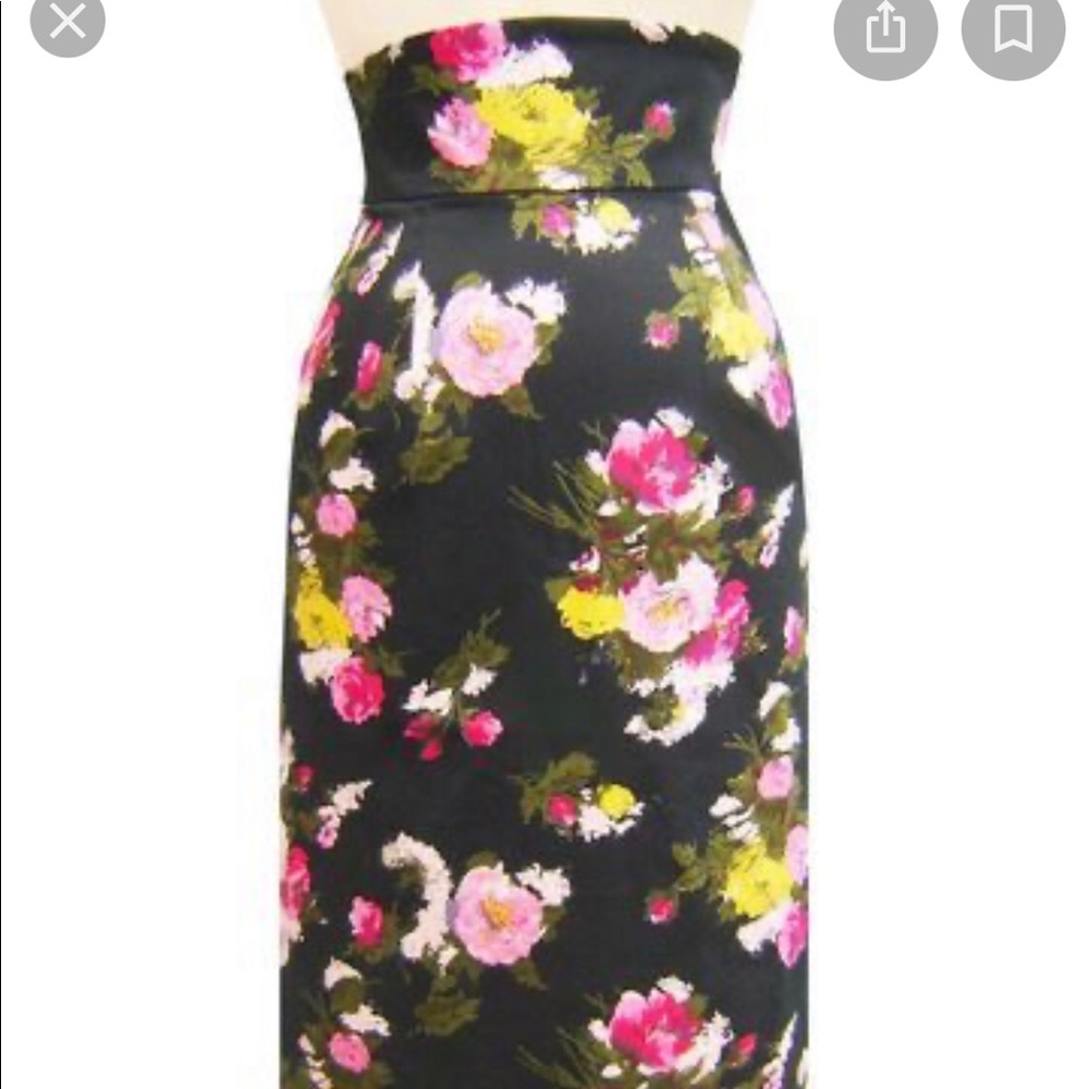 Trashy Diva • High Waisted Pencil Skirt in 5th Ave Floral • Size 6 (Rare)